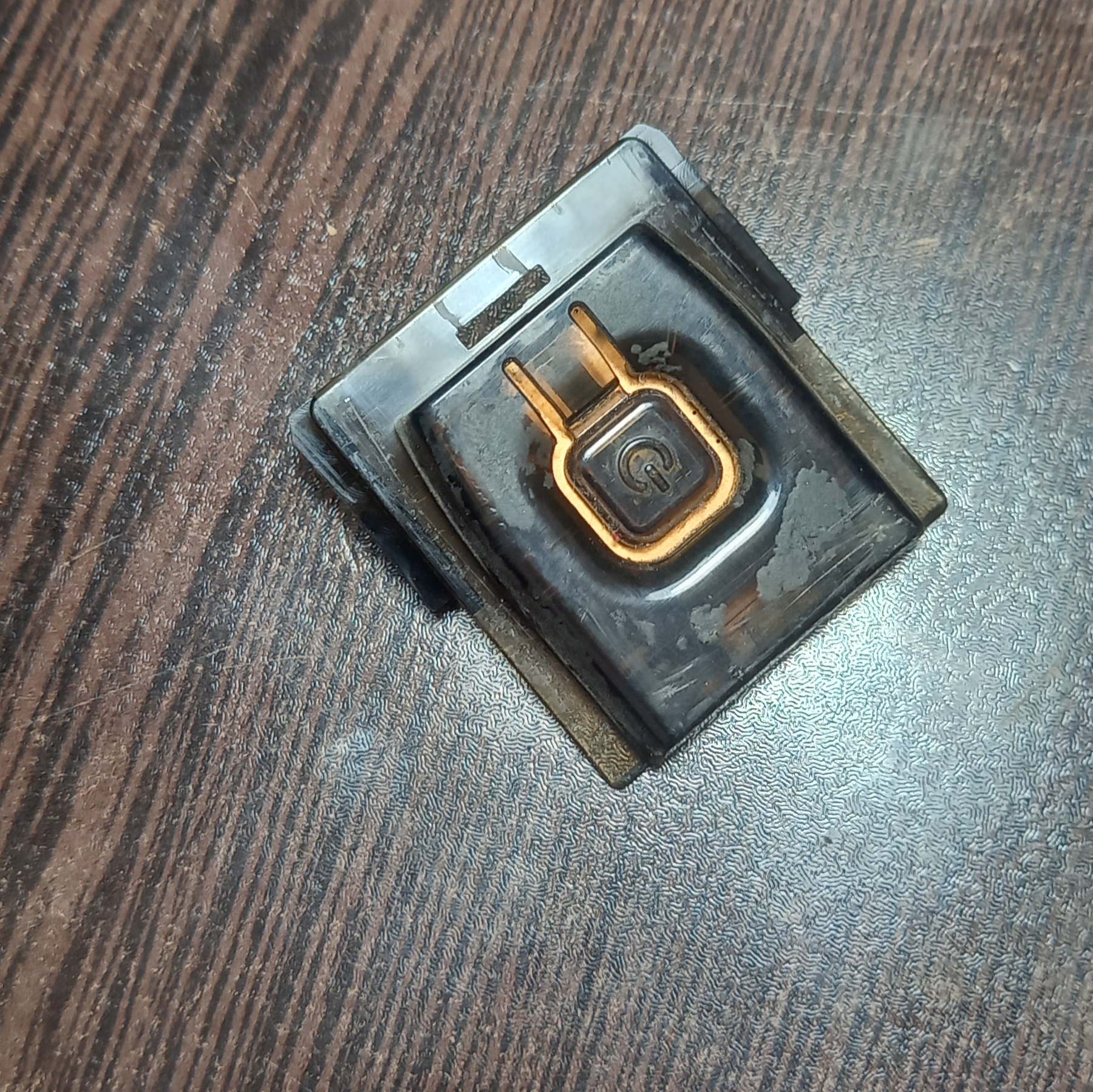 کلید پاور و گیرنده فتو الکتریک 49uj670v